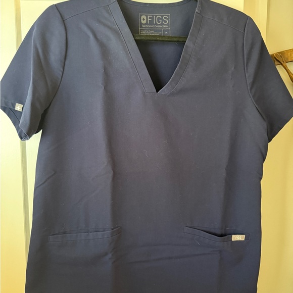 Figs Technical Collection Navy Top - Picture 2 of 3